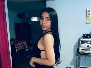 Image 3 of Liavelvet, female webcam model, 20 years old, on live webcam