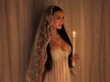 I am very passionate, creative, friendly and hot, I love taking time to take care of myself, have fun and achieve my best version, I am very flirtatious and vain, I always want to look good and feel good, a good first impression is always important to me.