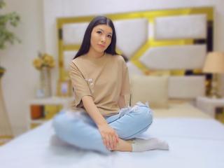 Image 3 of Violetta_Leroy, female webcam model, 18 years old, on live webcam