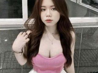 Image 1 of bibichaos, female webcam model, 21 years old, on live webcam