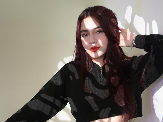 Zoenova77 - Live sex cams model