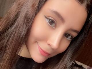 I'm 21 Yrs Old! I'm A Live Webcam Eye-catching Hottie! My Name Is SweetTulip