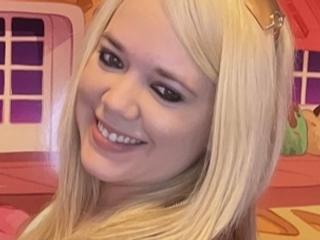 Image 1 of sexybossgal, female webcam model, 30 years old, on live webcam