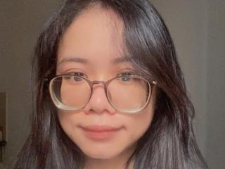 Image 4 of bibichaos, female webcam model, 21 years old, on live webcam