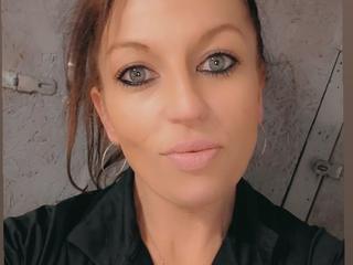 Image 1 of Troublebabyyy, female webcam model, 32 years old, on live webcam