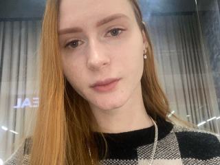A Camming Sensual Female Is What I Am And My ImLive Model Name Is BellaRoyzz, I'm 19 Years Of Age