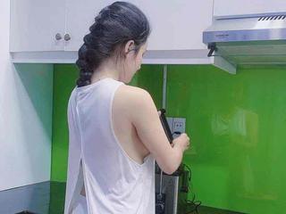 Image 4 of AnniePanty, female webcam model, 24 years old, on live webcam