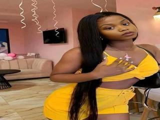 Image 4 of apio33, female webcam model, 23 years old, on live webcam