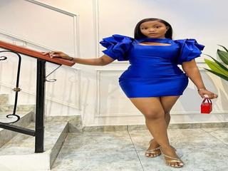 Image 2 of apio33, female webcam model, 23 years old, on live webcam