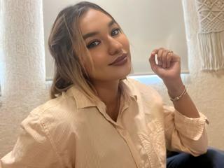 I'm 24 Years Of Age And My Model Name Is RoxxanaLovelySexxy And I'm A Sex Cam Pretty Chick