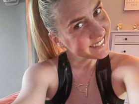 Hey guys!! I`m a fun and flirty milf of two  boys living in suburban philadelphia....m   y day job is teaching yoga but since i lost my license recently i thought i should make some money from home and my live-streaming and other subscription site businesses were born!!