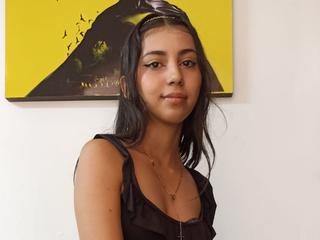 welcome to my room my name is Dalia a very hot outgoing woman willing to please your fantasies