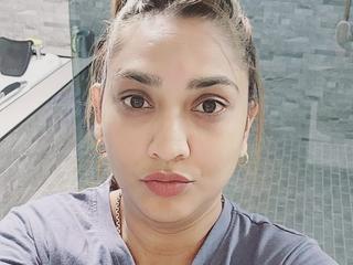 INDIANSEXYBOO69 naked live
